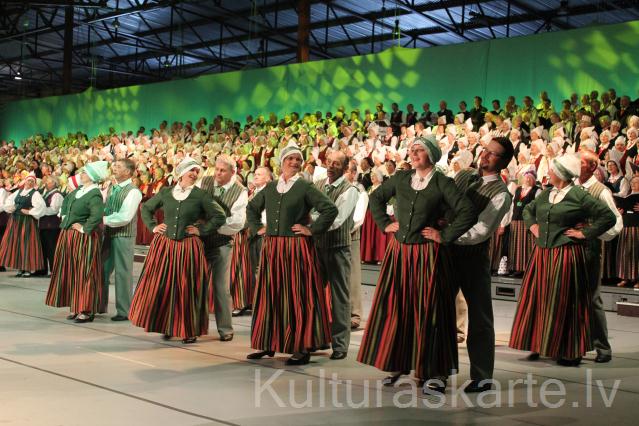 XXV Vispārējos latviešu Dziesmu un XV Deju svētkos - koncertā "Zem treju loku varavīksnes tilta"